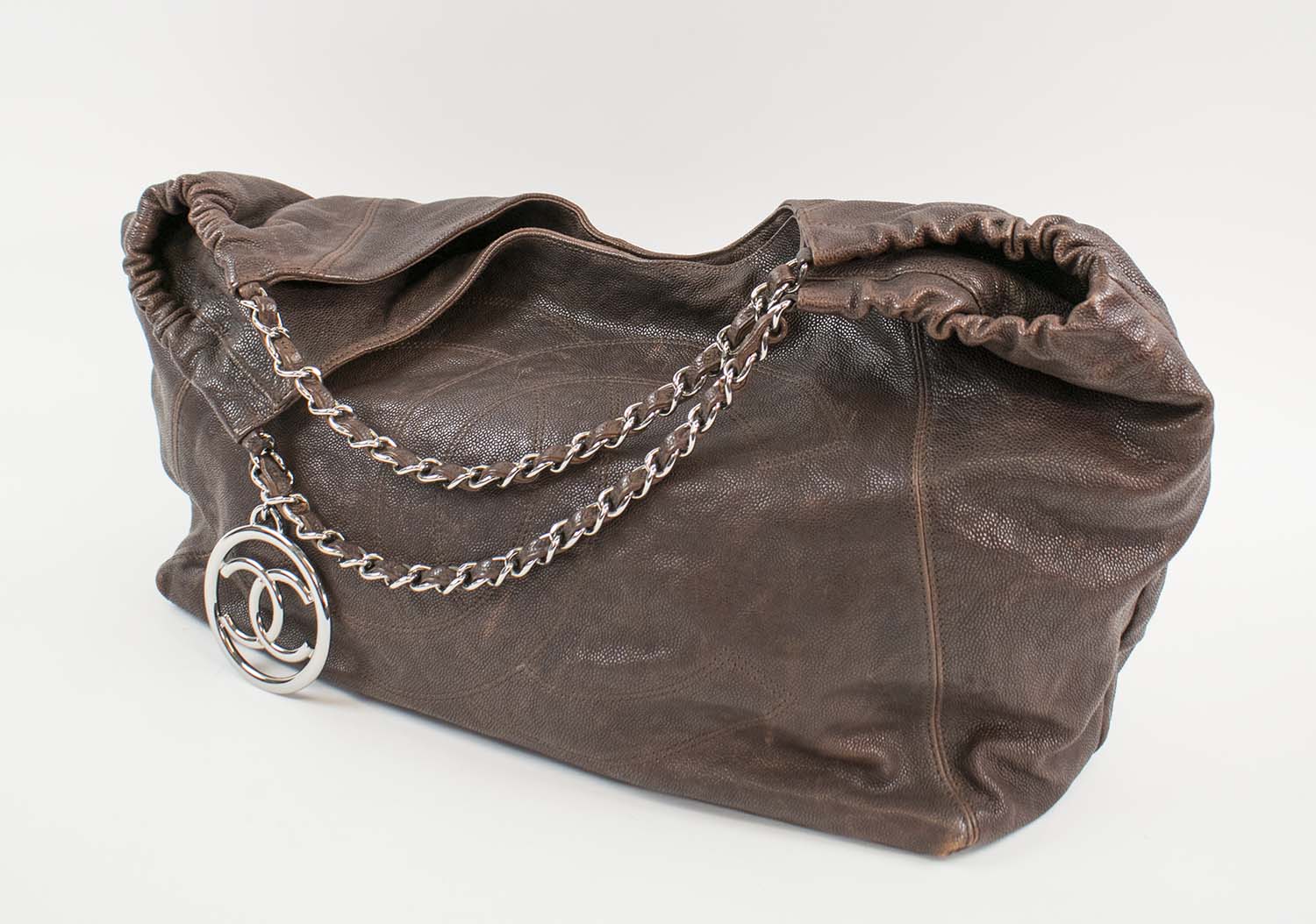 CHANEL COCO CABAS HOBO BAG, brown leather grain with silver tone charm,  leather and chain shoulder strap, logo embossed, fabric lining, inside  sticker 10896371, with inside pouch, magnetic snap closure, 45cm x