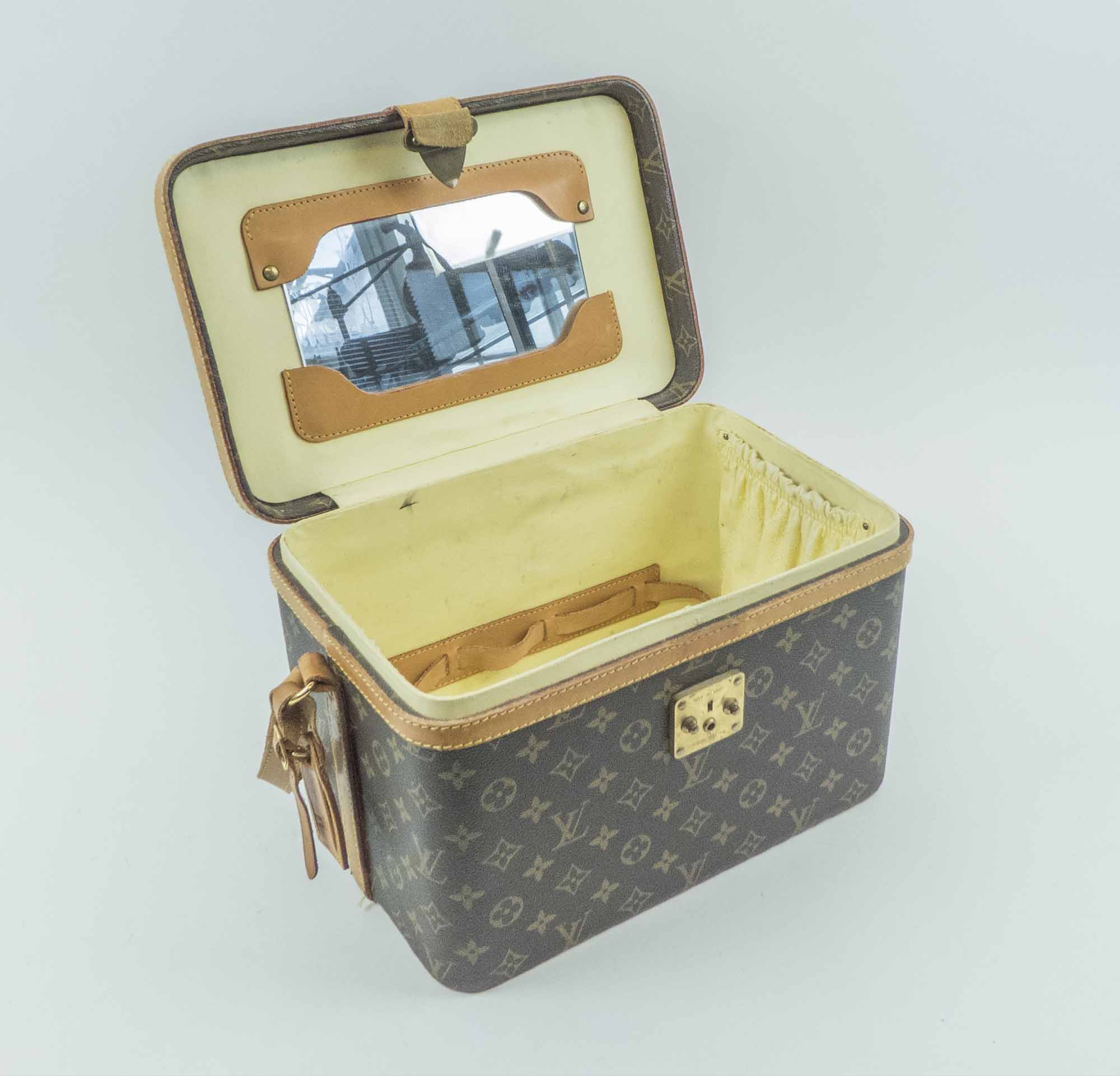 Lot - Louis Vuitton Vintage Toiletry Train Case