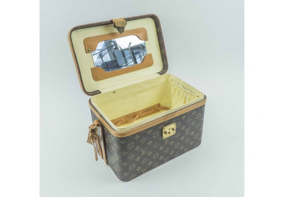Sold at Auction: LOUIS VUITTON Vanity-case in monogram canvas and natural  leather