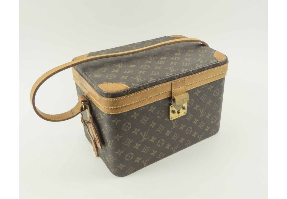 Sold at Auction: Louis Vuitton, Louis Vuitton - Shoulder strap