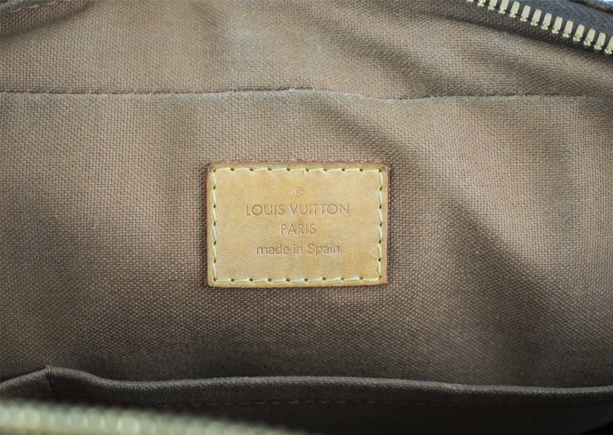 Sold at Auction: Louis Vuitton, LOUIS VUITTON Sac Bosphore, Messenger-Bag