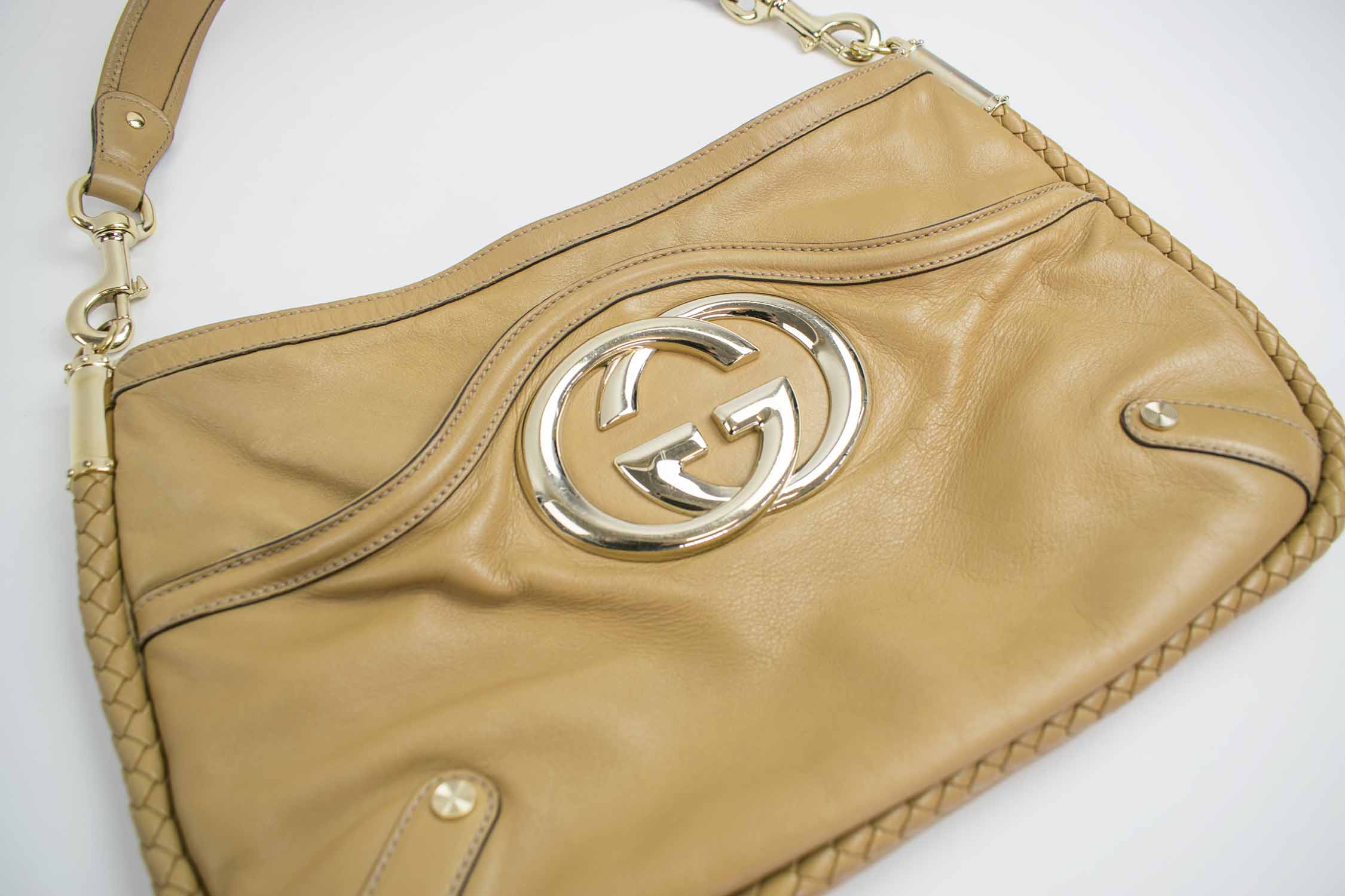 TORY BURCH SHOULDER BAG, with tortoiseshell chain strap, detail and  closure, gold tone hardware, accordion style, with botanical pattern and  mirror inside, fabric lining and tan leather interior, 22cm x 16cm H.