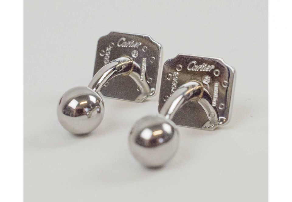 Sold at Auction: Louis Vuitton Cufflinks (w/box)