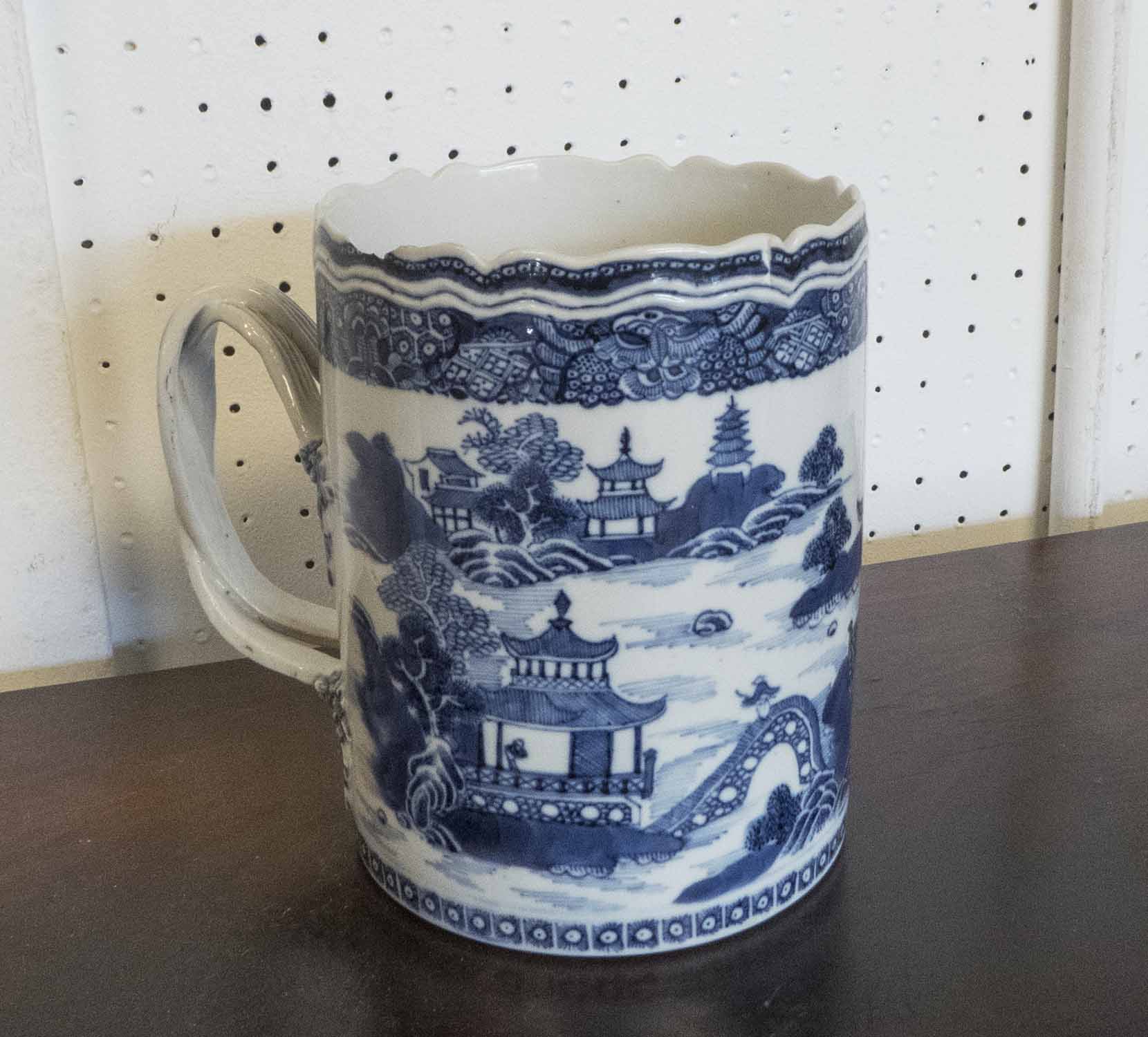 CHINESE EXPORT WARE TANKARD, with blue and white landscape decoration ...