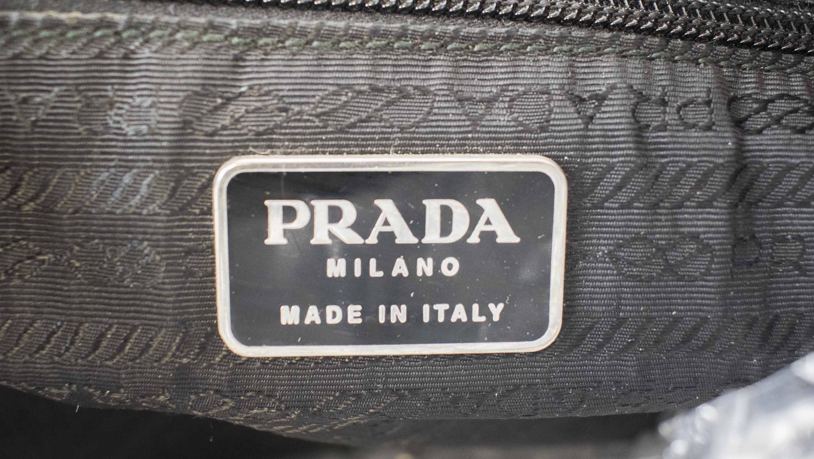 PRADA Metal Closure Top Handle Saffiano Leather Handbag Brown Vintage –  VintageShop solo