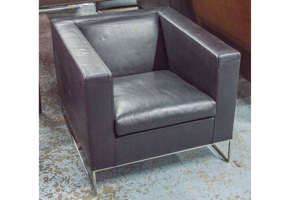 KLEE CHAIR BY MINOTTI, grained and piped black leather and steel square