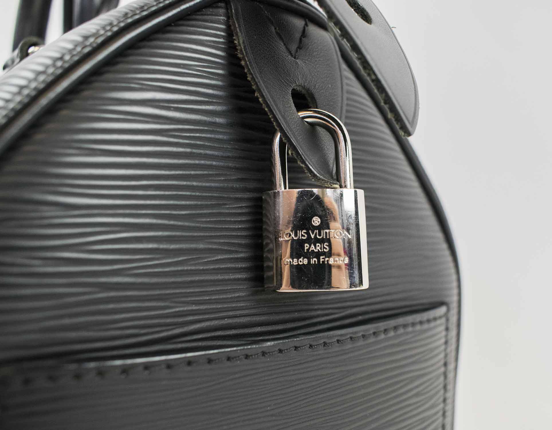 Louis Vuitton Epi Speedy 30 Hand Bag Noir Black M43002 LV Auth B238 Leather  ref.929369 - Joli Closet