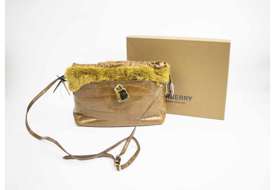 Burberry little best sale crush crossbody bag