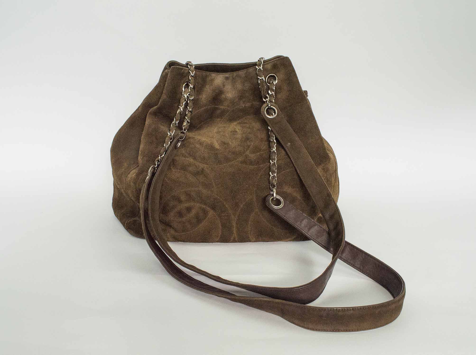 Sold at Auction: Chanel CC Messenger Shoulder Bag